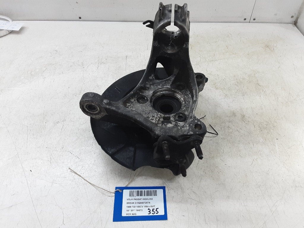 WIELNAAF LINKS VOOR Passat Variant (3G5) (5Q0407257A), Gebruikt, Volkswagen