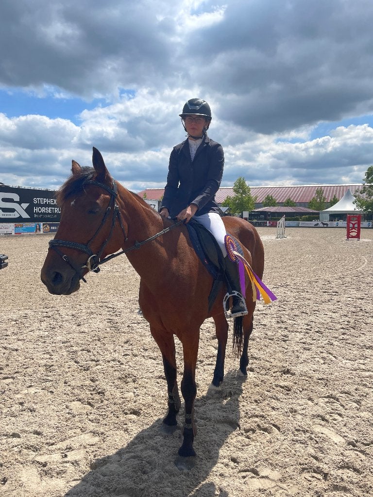 8 jarige merrie, Dieren en Toebehoren, Paarden, Merrie, Springpaard, Minder dan 160 cm, Met stamboom