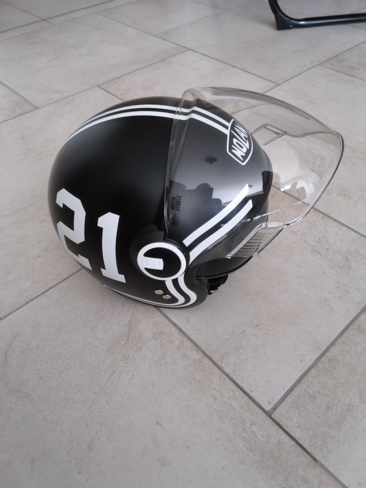 Nieuwe motorhelm, Ophalen