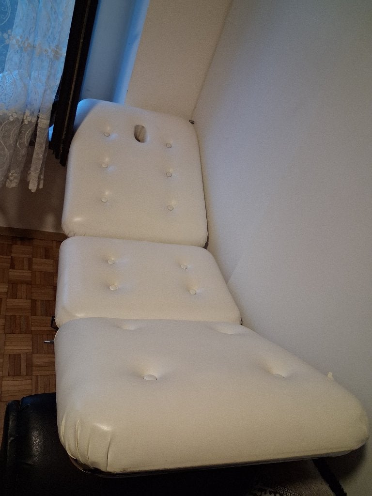 Een opvouwbare massagetafel, Ophalen