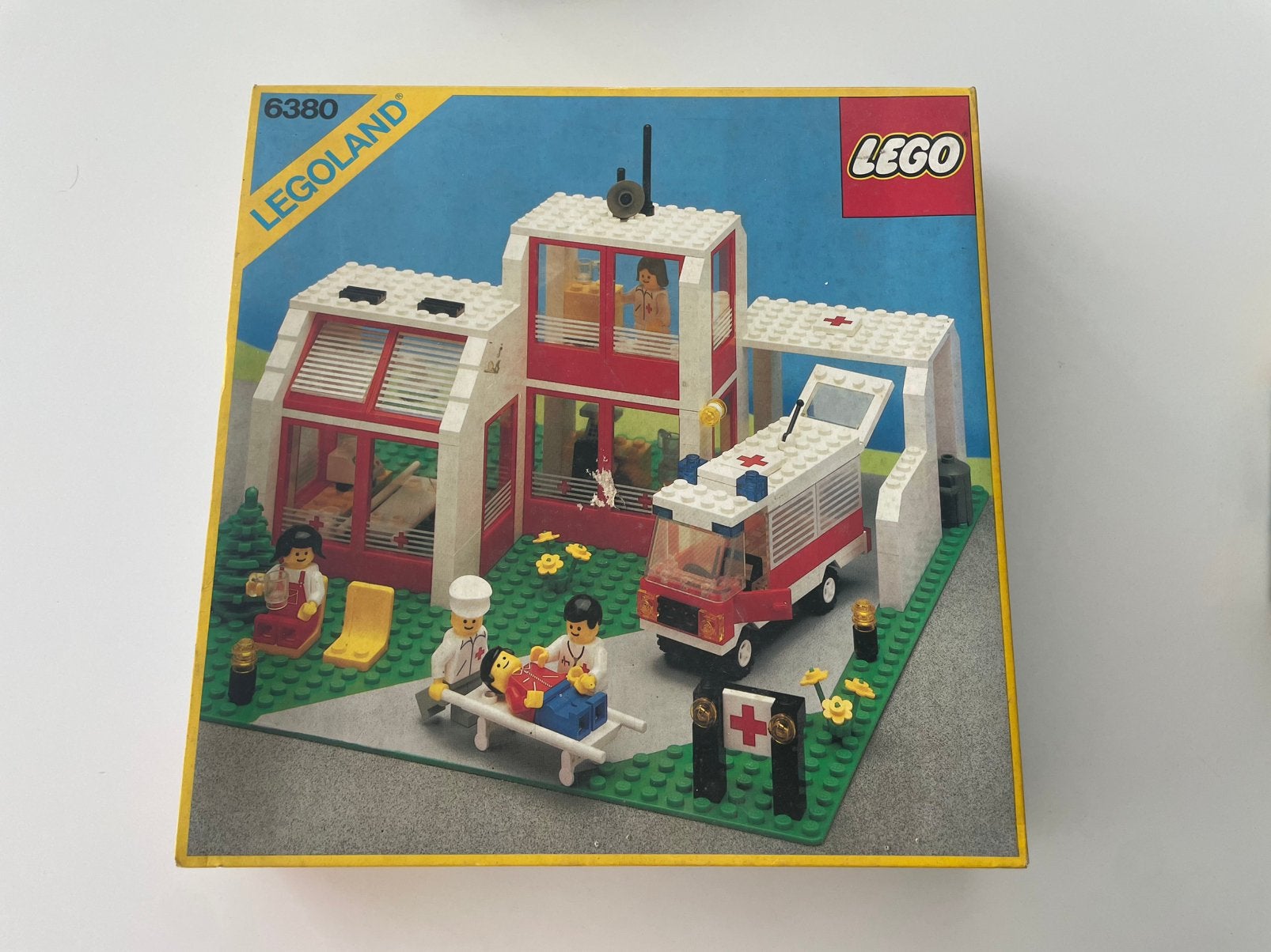 Centre de traitement d'urgence Lego , hôpital St Mary's, Enfants & Bébés, Jouets | Duplo & Lego, Lego, Ensemble complet, Comme neuf