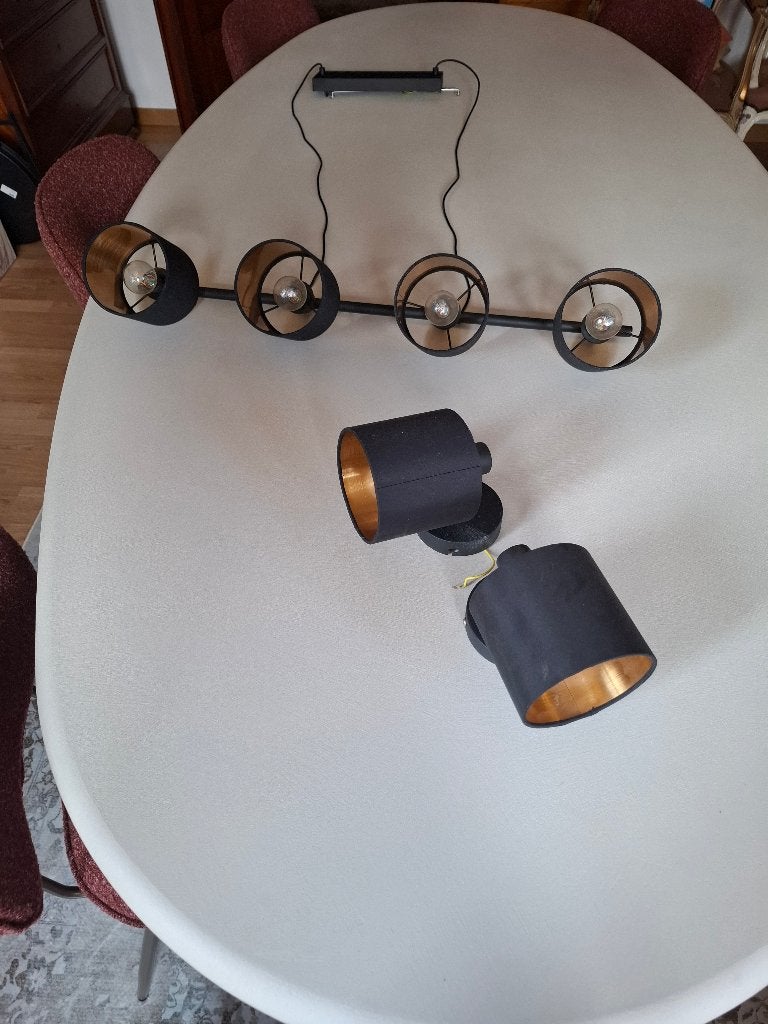 Zwart/gouden luchter met 2 bijpassende wandlichten, Huis en Inrichting, Lampen | Kroonluchters, Ophalen, Zo goed als nieuw, Metaal