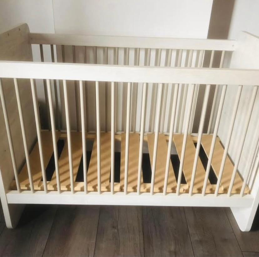 Lit bébe évolutif, Enfants & Bébés, Chambre d'enfant | Lits, Enlèvement, Comme neuf