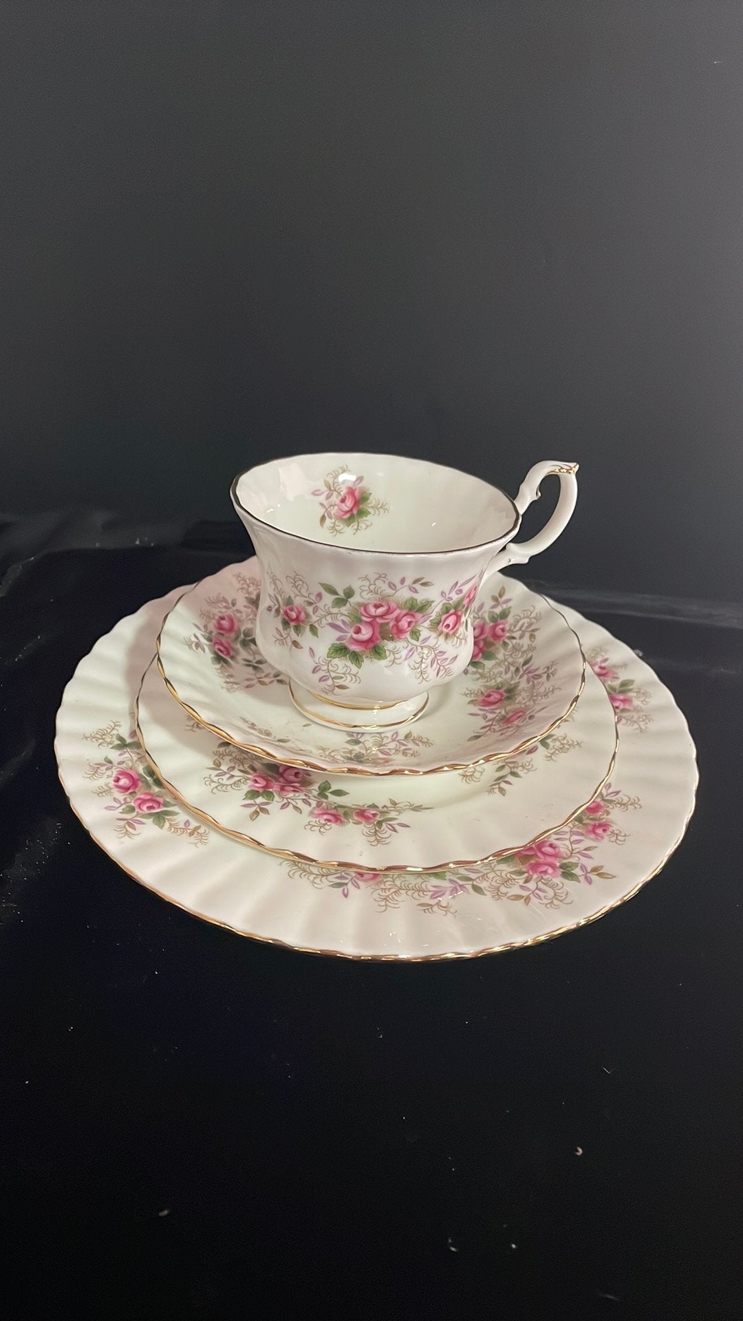 Porseleinen trio set van Royal Albert, Ophalen
