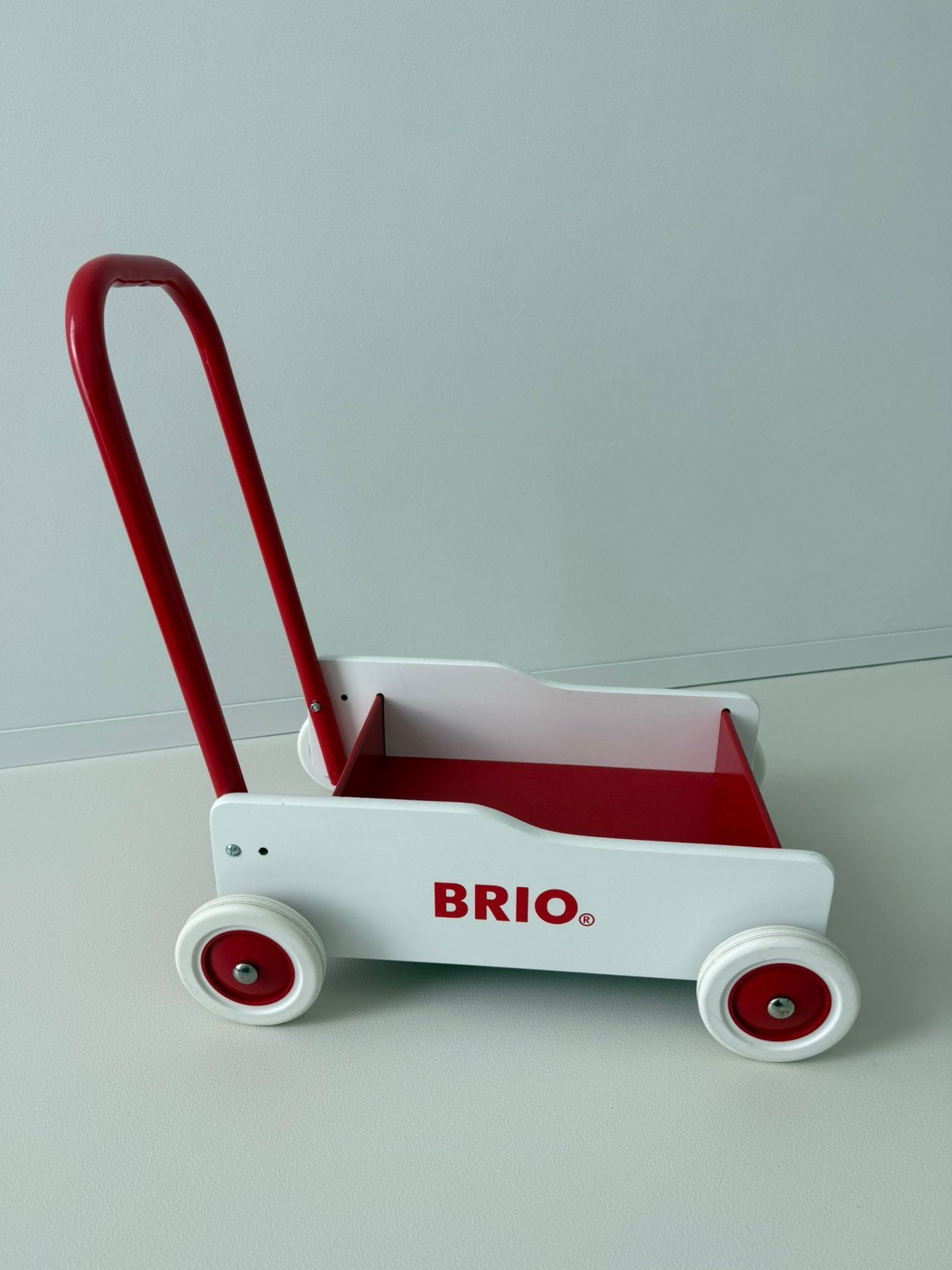Rood loopwagentje Brio, Kinderen en Baby's, Ophalen, Zo goed als nieuw