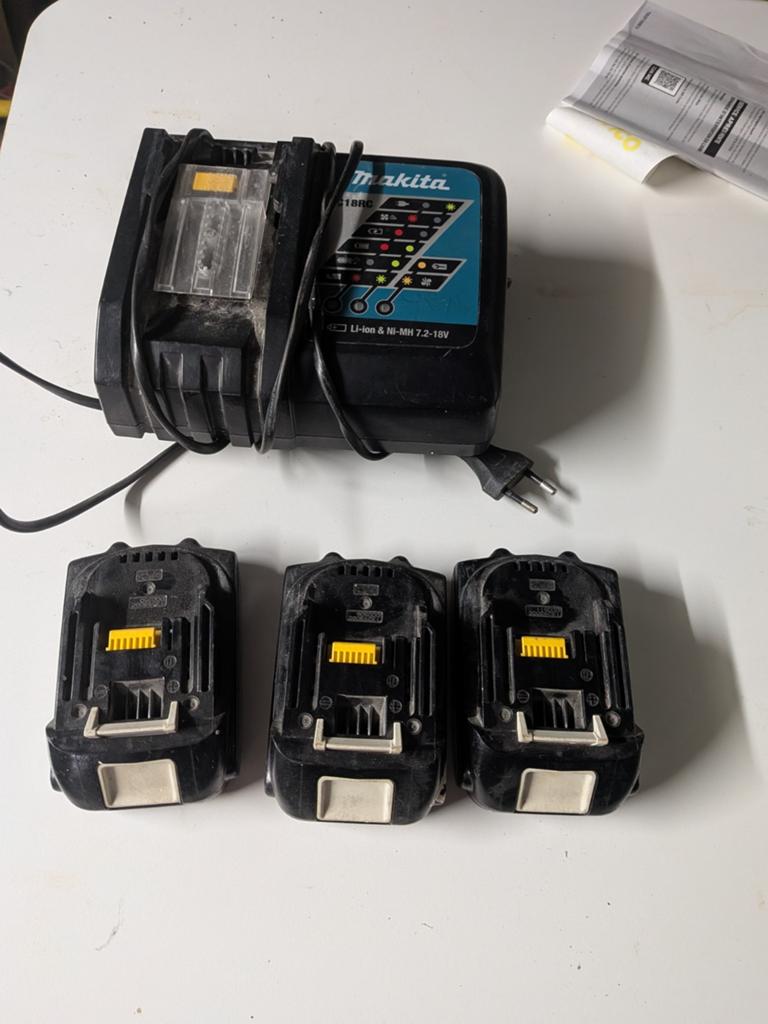 Makita lader en 3 stuks 1,3 A/h, Enlèvement