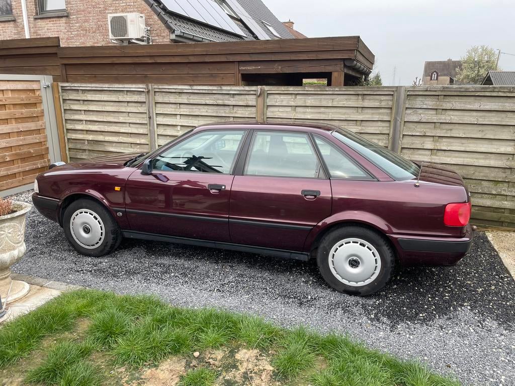 Audi 80 1993 bordeau oldtimer te koop, Auto's, Audi, Particulier, Radio, Trekhaak, Benzine, Berline, 5 deurs, Handgeschakeld, Overige kleuren