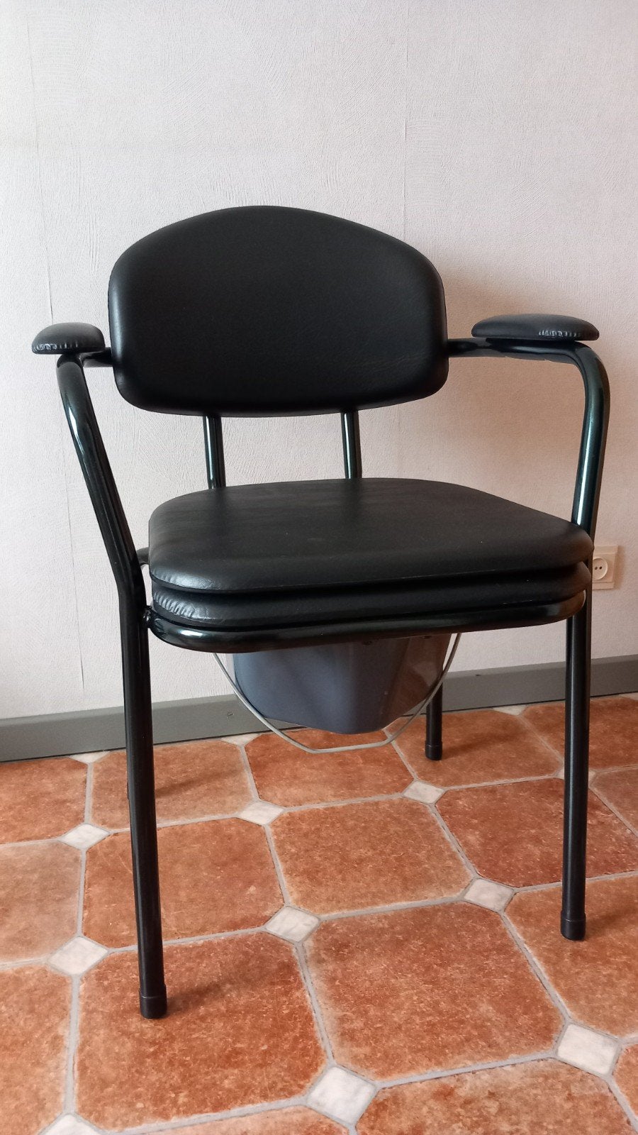 Toiletstoel, Ophalen