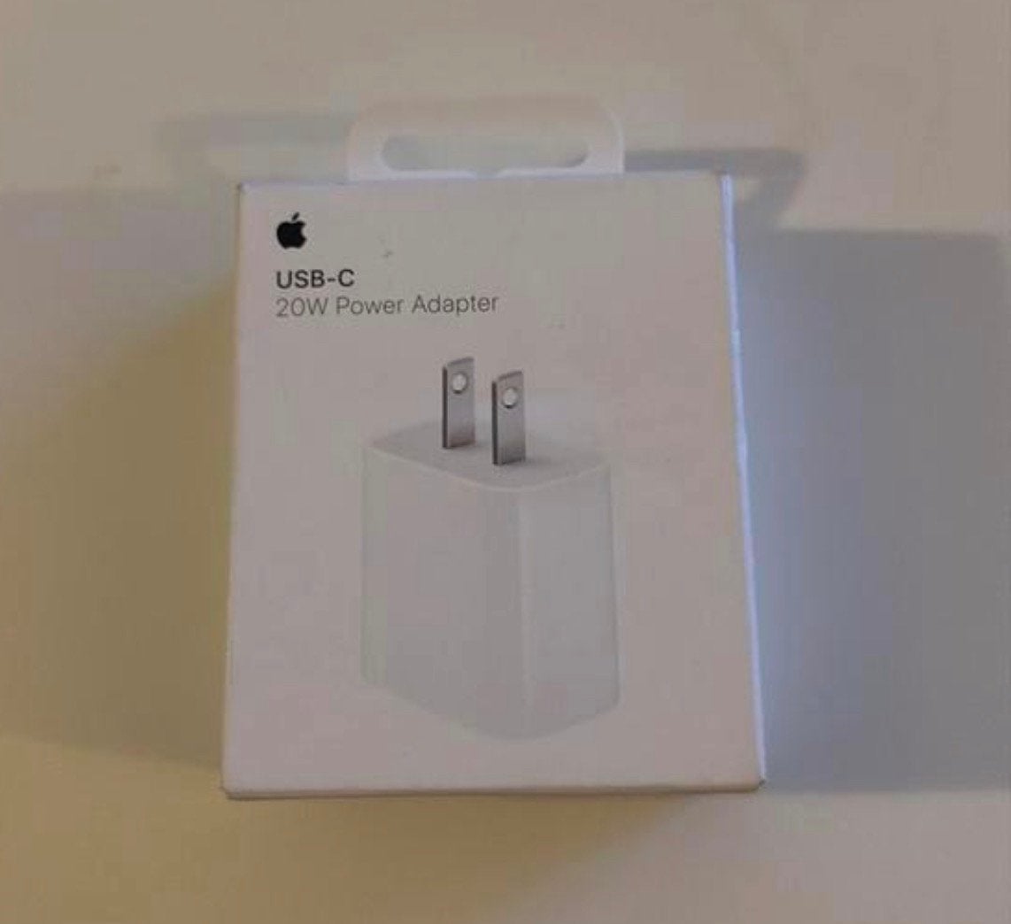 Gloednieuwe 20 W USB-C Amerikaanse AC-adapter, Ophalen, Zo goed als nieuw