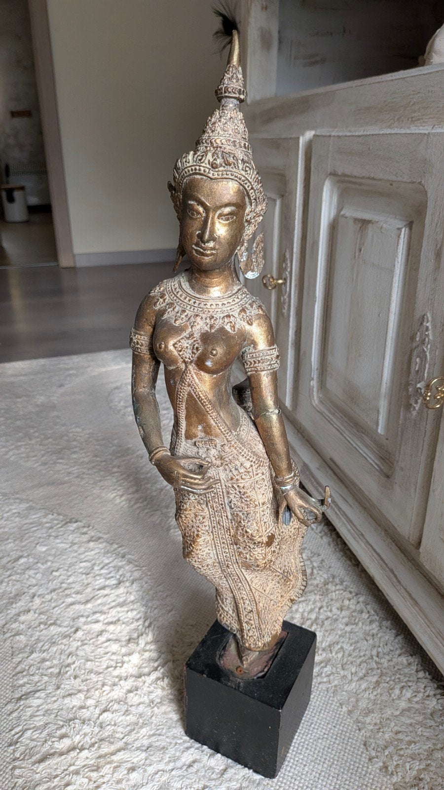 Klein Aziatisch Thais beeldje, Antiek en Kunst, Kunst | Beelden en Houtsnijwerken, Ophalen, Gepatineerd, 20 - 50 cm, Scène