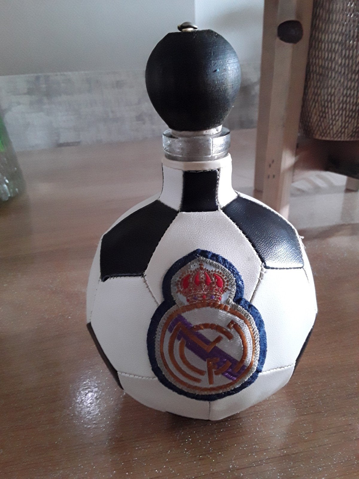 Lederen ballenfles met het wapen van REAL MADRID, Ophalen of Verzenden