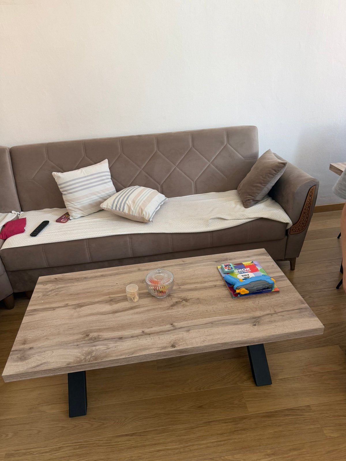 Salon avec coffre salle a manger table base, Huis en Inrichting, Tafels | Salontafels, Ophalen, Nieuw