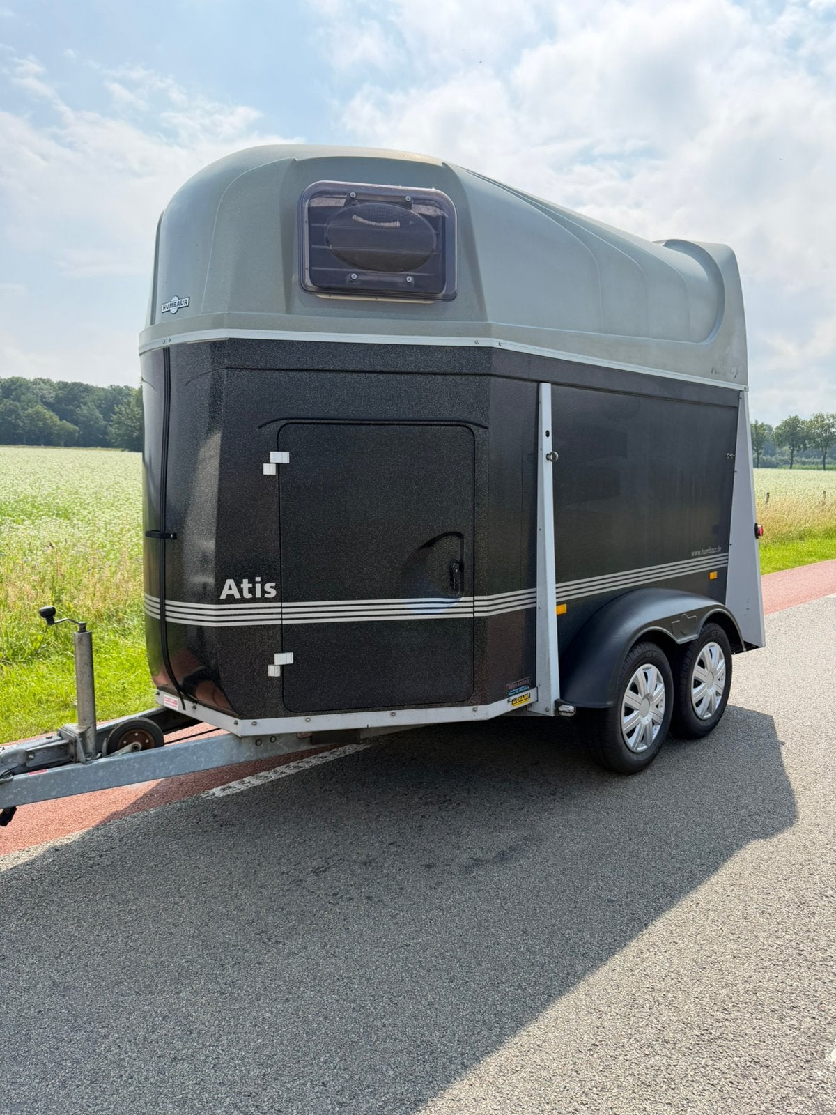 Humbaur atis polyester 2 paards trailer aluminium bodem, Dieren en Toebehoren, Paarden en Pony's | Trailers en Aanhangwagens, Zo goed als nieuw