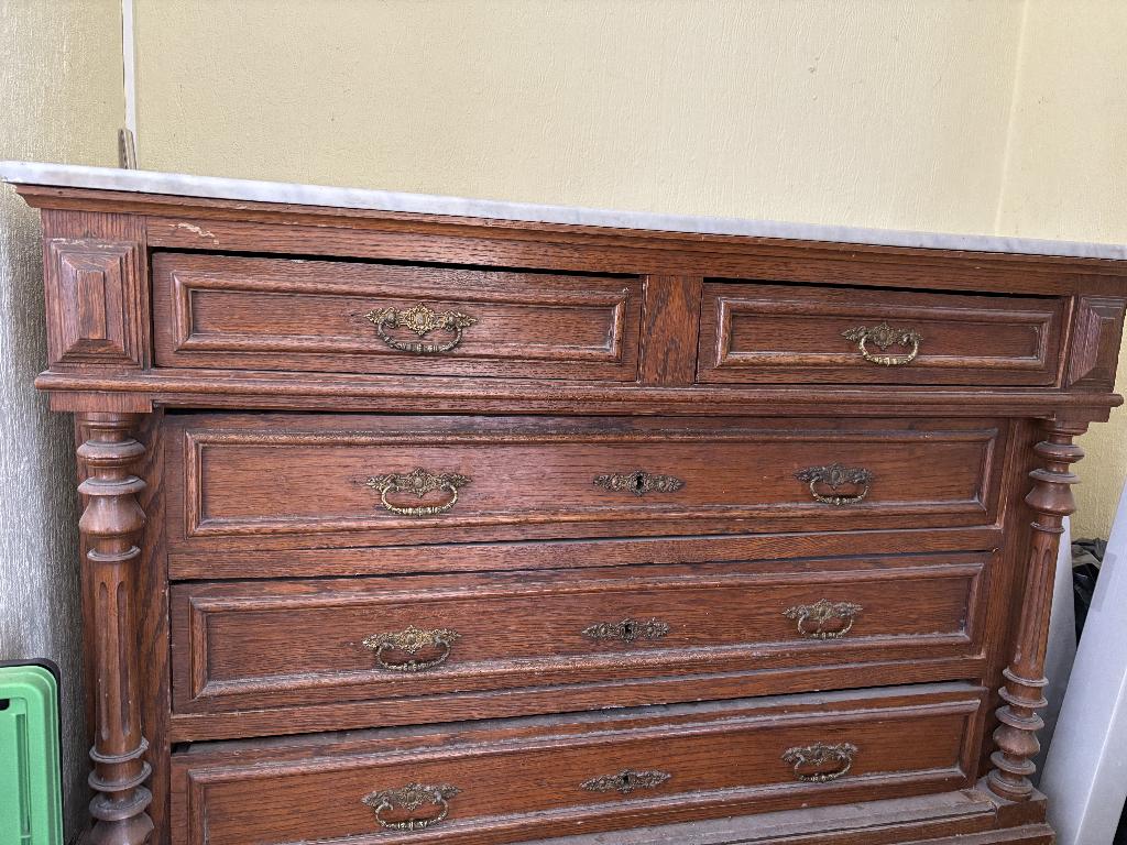 A vendre commode avec tablette en marbre, Enlèvement