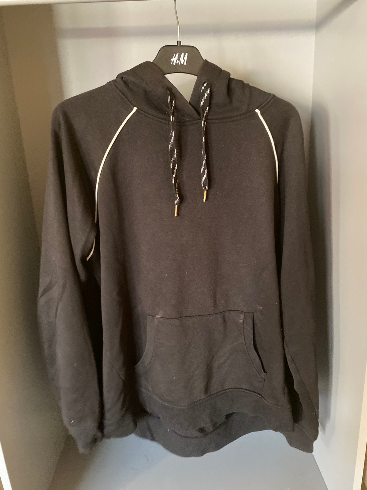 Zwarte Hoodie Heren met Contrast Bies Maat M, Enlèvement ou Envoi, Comme neuf, Taille 48/50 (M), Noir
