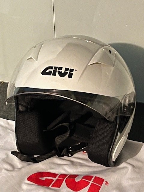 Motorhelm Givi, Motoren, Ophalen, S