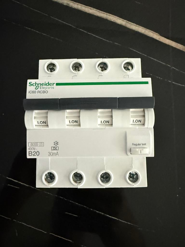 Schneider RCD, Enlèvement, Comme neuf