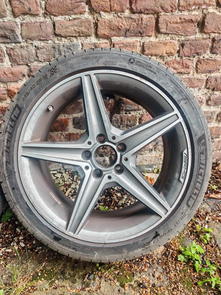 Jantes et pneus 18 pouces originales Mercedes, Autos : Pièces & Accessoires, Pneus & Jantes, 18 pouces, Pneu(s)