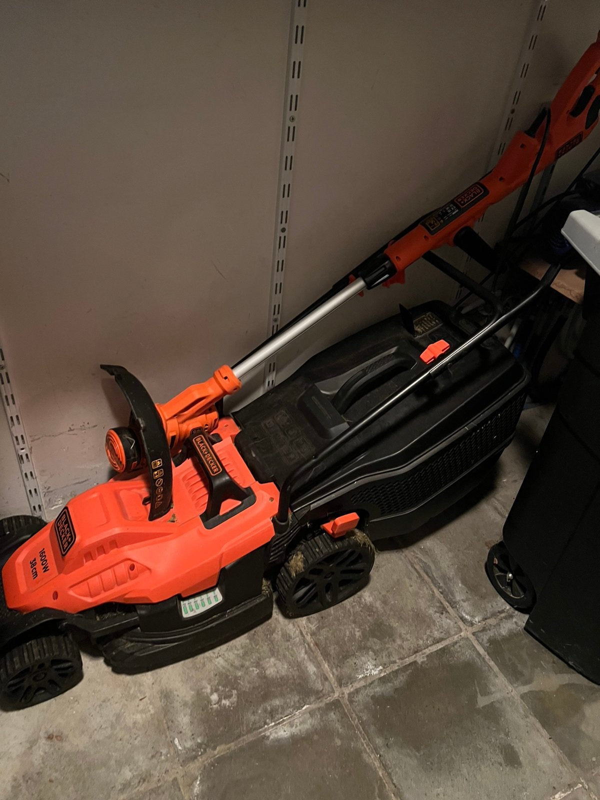 Tondeuse à gazon Black+Decker 1600W, Enlèvement