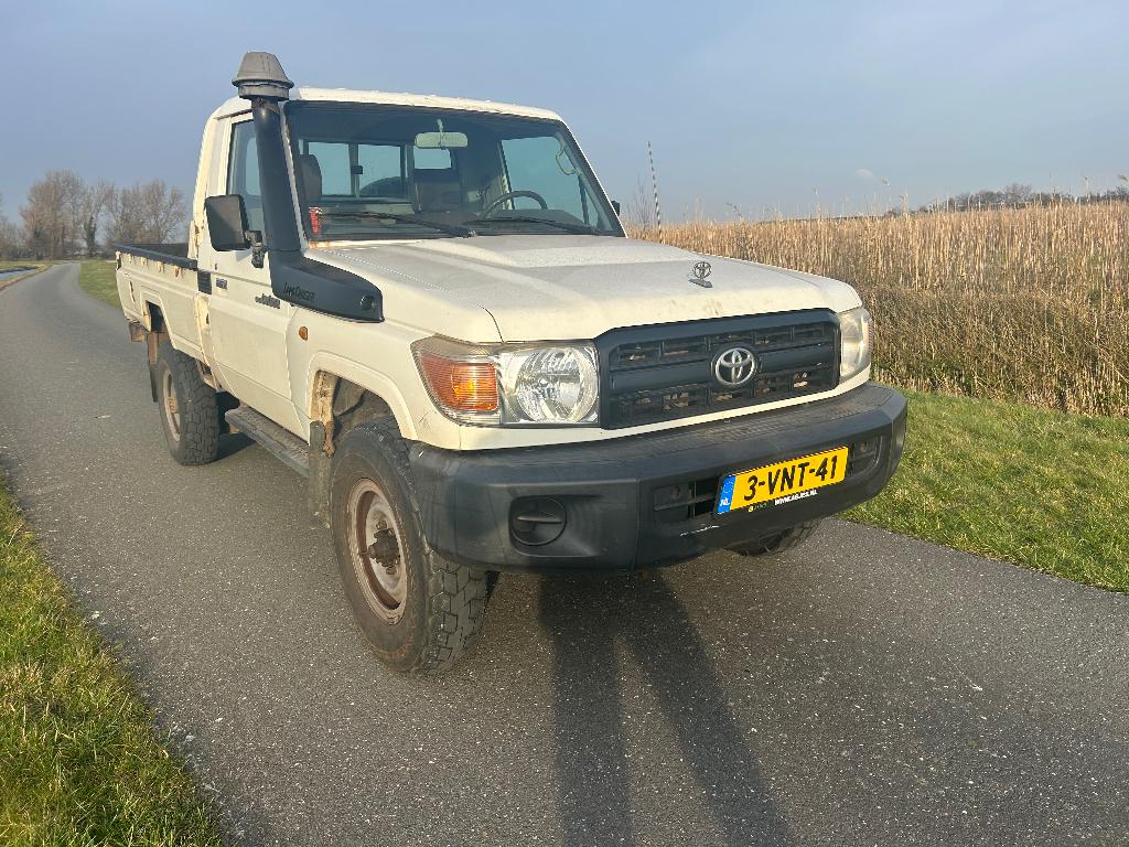 2x Toyota Landcruiser pickup 2011 en 2014, Auto's, Stof, Wit, Bruin, Vierwielaandrijving