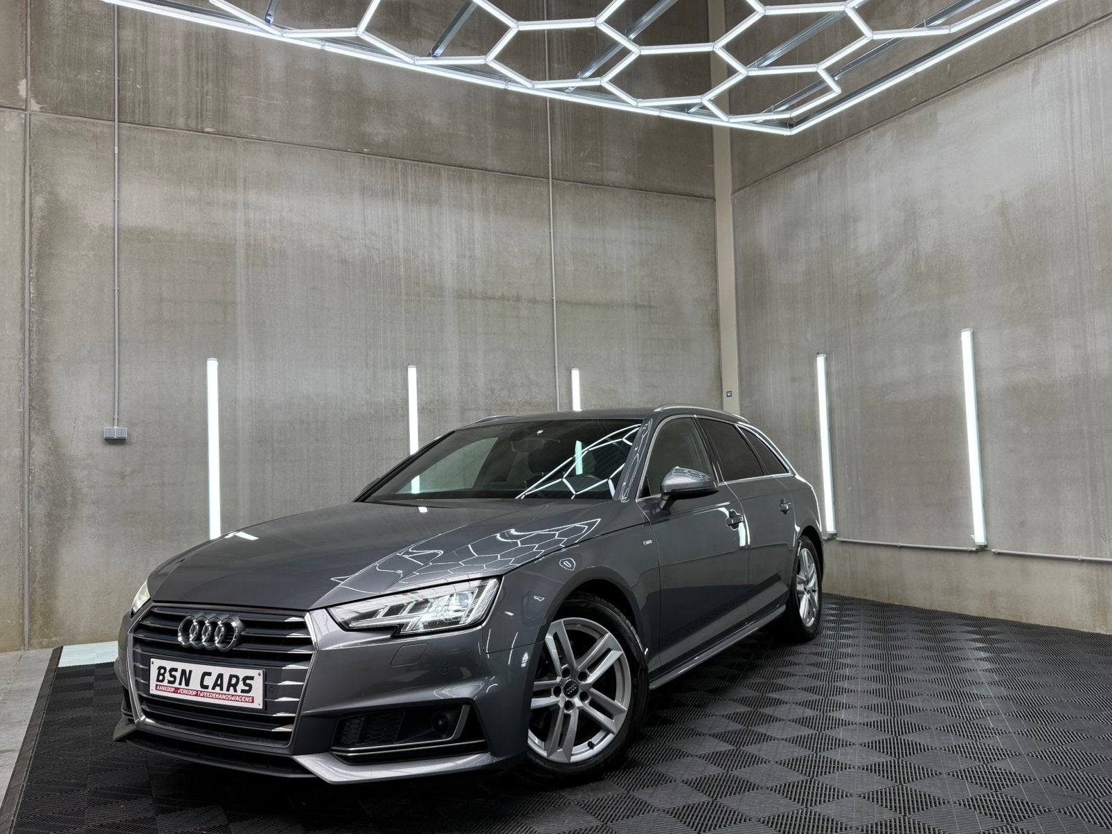 AUDI A4/3x S-LINE/COCKPIT/ZTLVRWRMNG/TREKHAAK/ACC/GRNTIE, Auto's, Testrit aan huis, 5 deurs, https://public.car-pass.be/vhr/f9abe3c4-ee00-4ee6-9b02-8cdce448d681