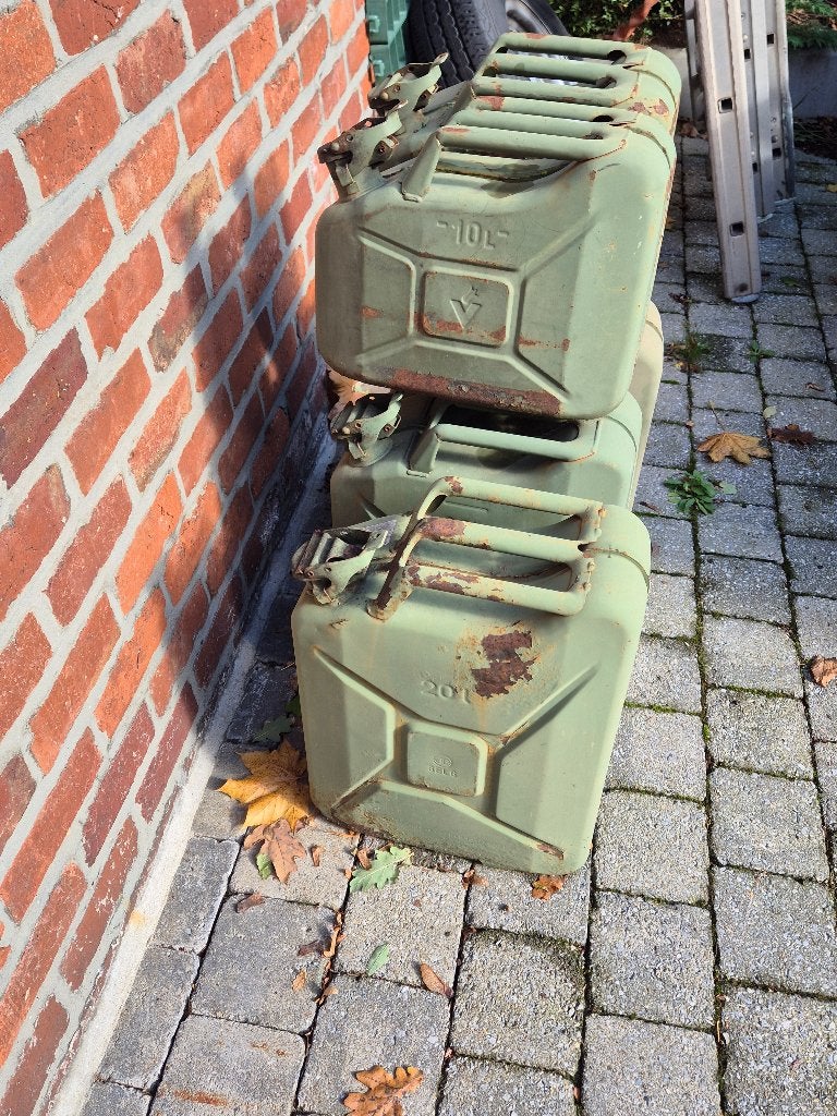 vintage jerrycan in militaire stijl, Ophalen