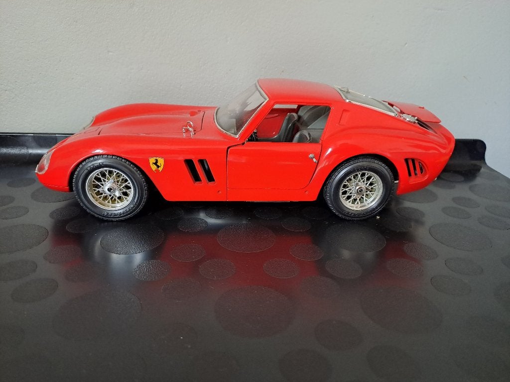 Modelauto Ferrar GTO, Ophalen, Zo goed als nieuw, Auto, Burago