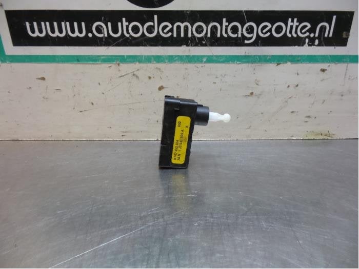 Koplampmotor van een Volkswagen Caddy (Caddy 04-), Auto-onderdelen, Verlichting, Volkswagen, Gebruikt, Ophalen of Verzenden