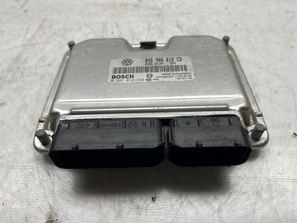 CALCULATEUR MOTEUR ECU Skoda Fabia II (5J) (|045906019CD|), Utilisé, Info@skoda-auto.de, Skoda, Max-Planck-Straße  3-5
64331  Weiterstadt, DE