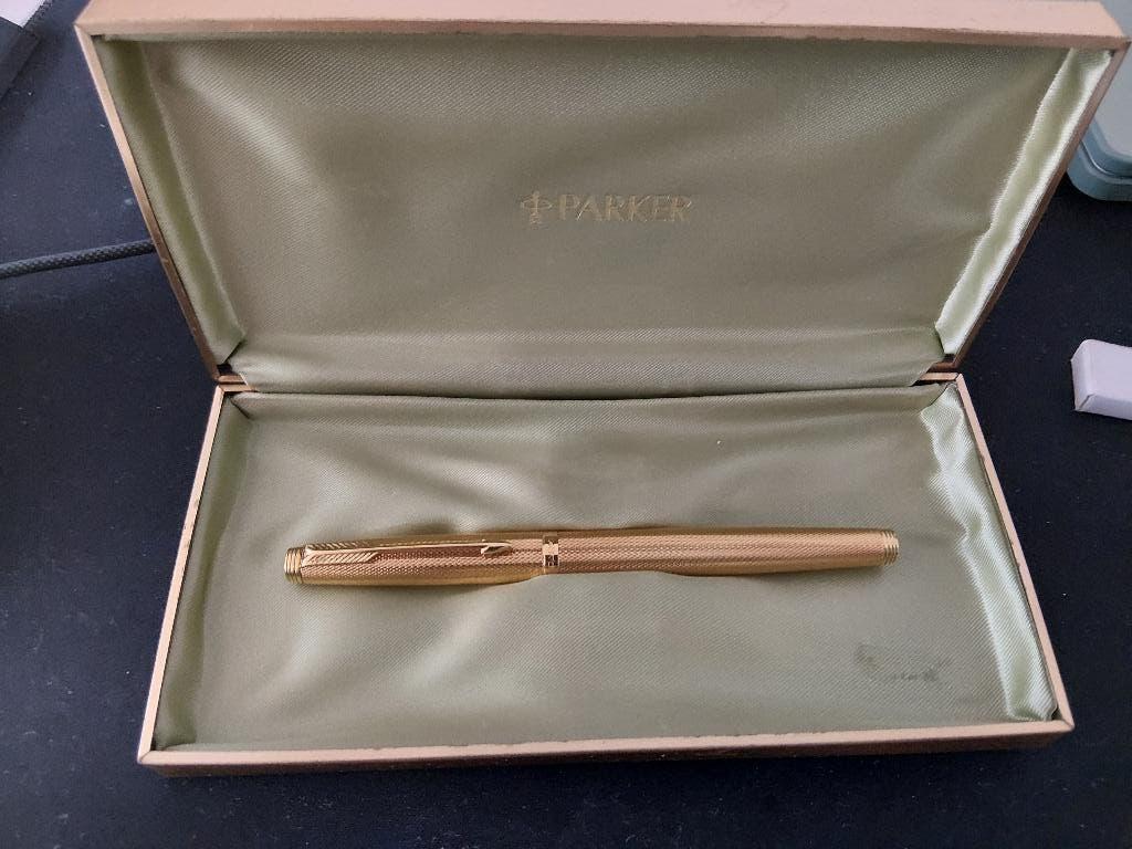 Parker 75 verguld met doos en bewijs, Collections, Stylos, Enlèvement ou Envoi, Comme neuf, Parker, Avec boîte