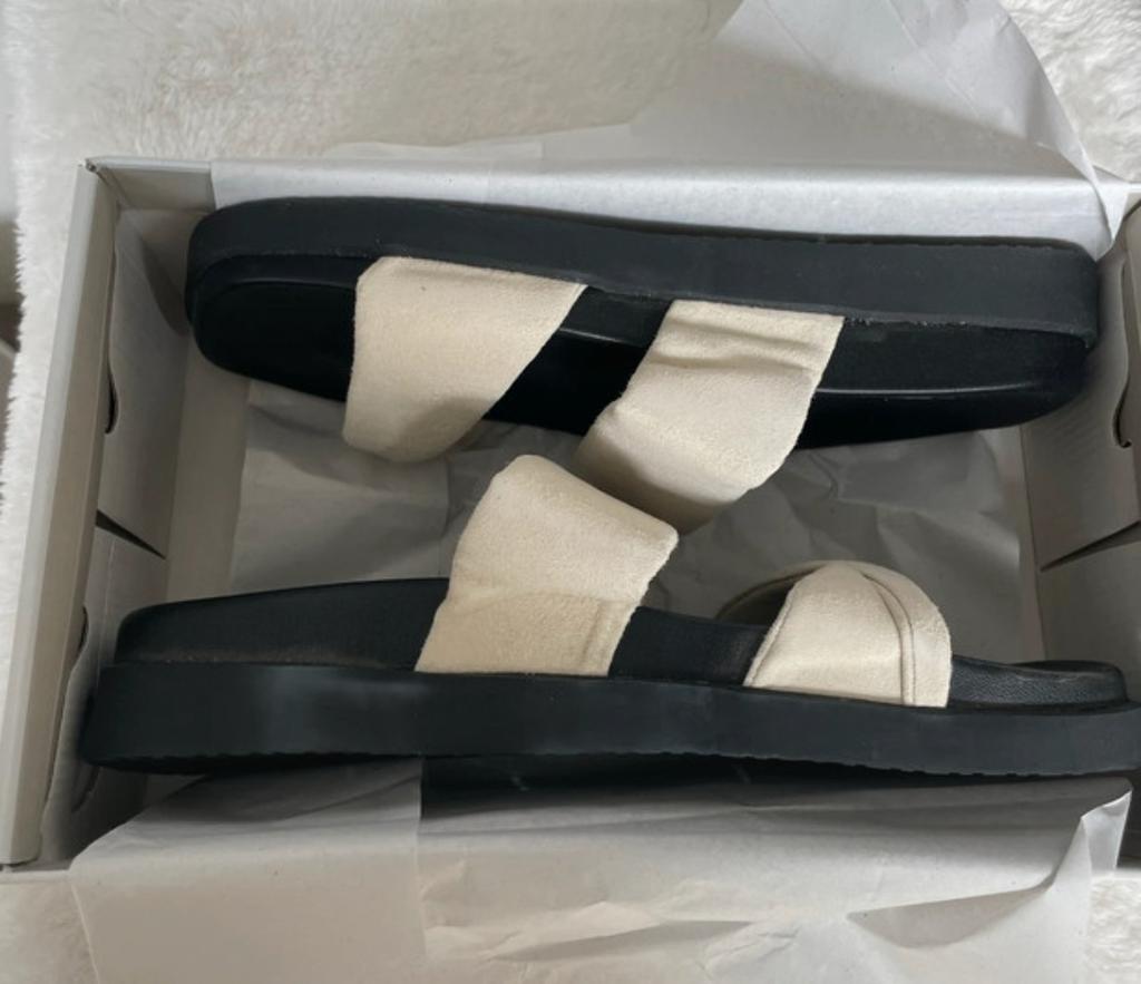 Sandales en cuir Tamaris 41 avec boîte neuves, Enlèvement ou Envoi, Neuf, Sandales et Mûles