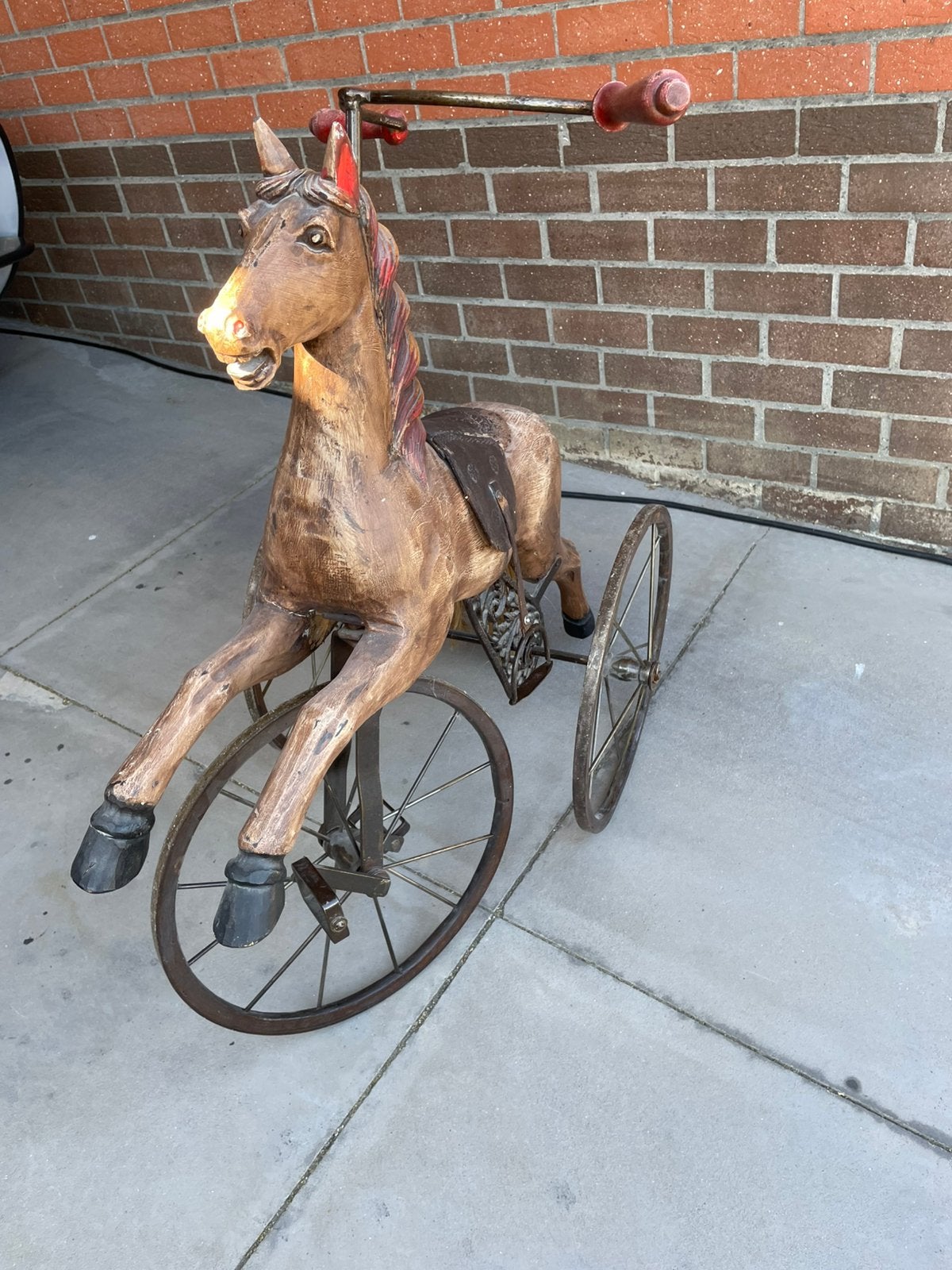 Cheval tricycle ancien, Enlèvement