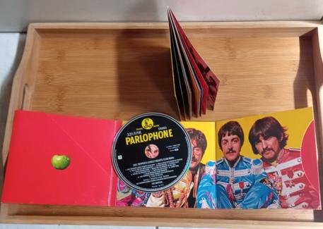 "Sgt Pepper's Lonely Hearts" (The Beatles) CD + booklet ZGAN, Enlèvement ou Envoi