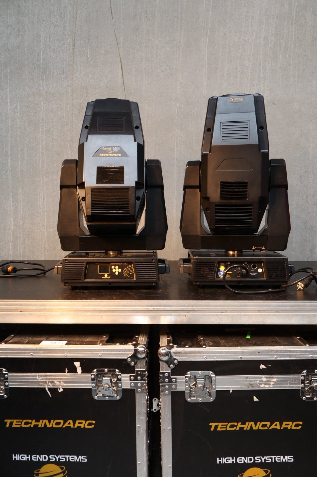 2x HIGH END SYSTEMS TECHNOARC + 2x FLIGHTCASE, Muziek en Instrumenten, Ophalen, Gebruikt, Licht