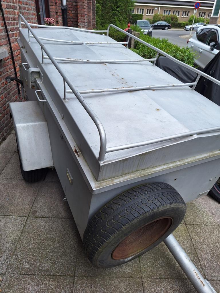 Aanhangwagen gesloten model, Ophalen