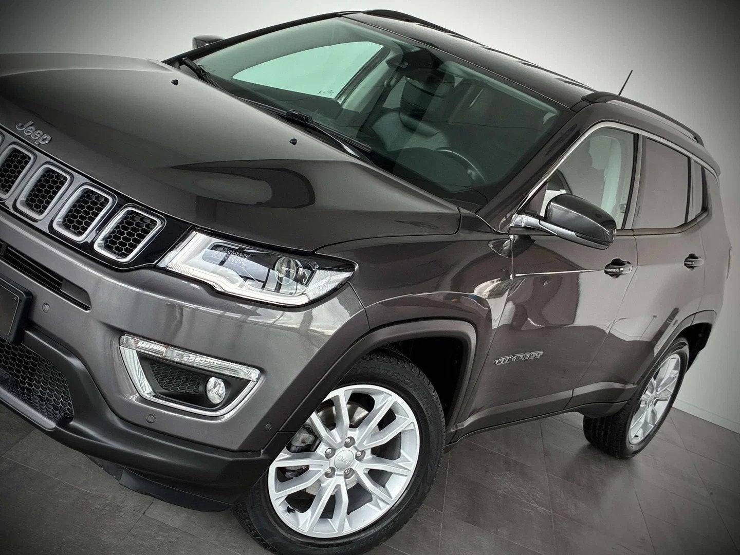Jeep Compass 1.3Turbo DCT-GPS-CARPLAY-CAMERA-JANTES18-ATTELA, Auto's, Automaat, Gebruikt, 4 cilinders, https://public.car-pass.be/vhr/2257acc0-a1d7-4b70-b1d4-e616188661f3