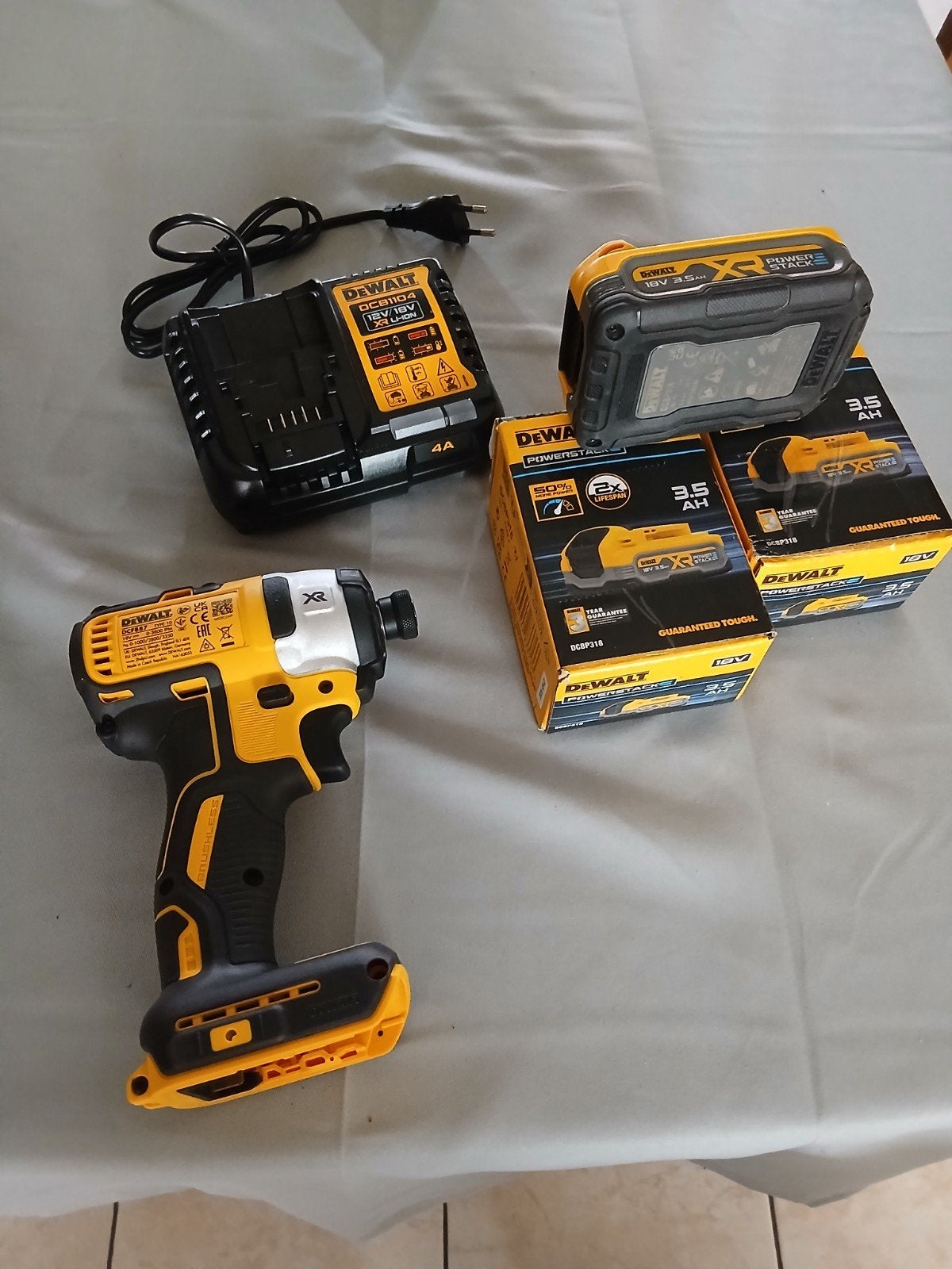 dewalt dcf887, Ophalen