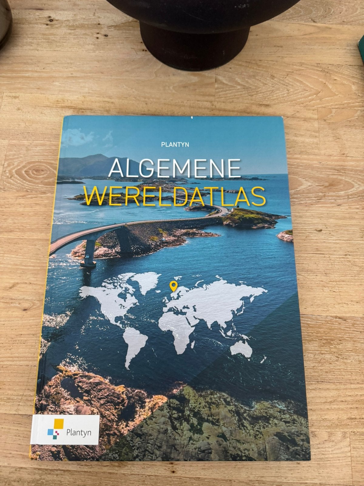 Plantyn Algemene Wereldatlas (Editie 2022), Boeken, Ophalen, Zo goed als nieuw