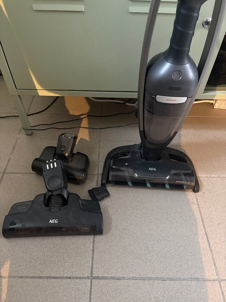 AEG QX9-P steelstofzuiger, Elektronische apparatuur, Stofzuigers, Ophalen, Zo goed als nieuw, Minder dan 1200 watt, Reservoir