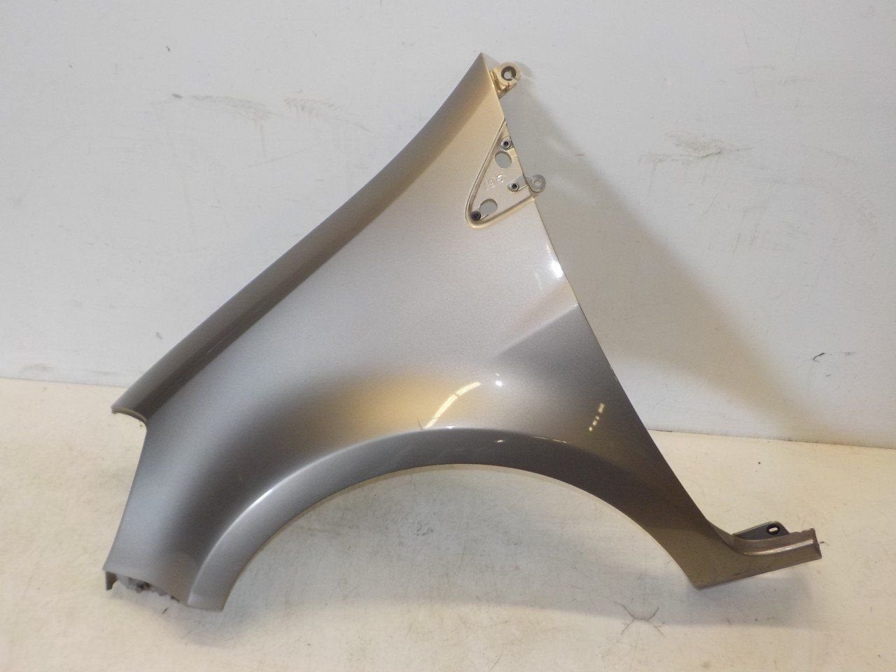 Spatbord links voor Renault Clio, Auto-onderdelen, Onderdelen@venauto.nl, Van der Ven Autorecycling B.V., Gebruikt, Ettenseweg 76, 4706 PB Roosendaal, The Netherlands