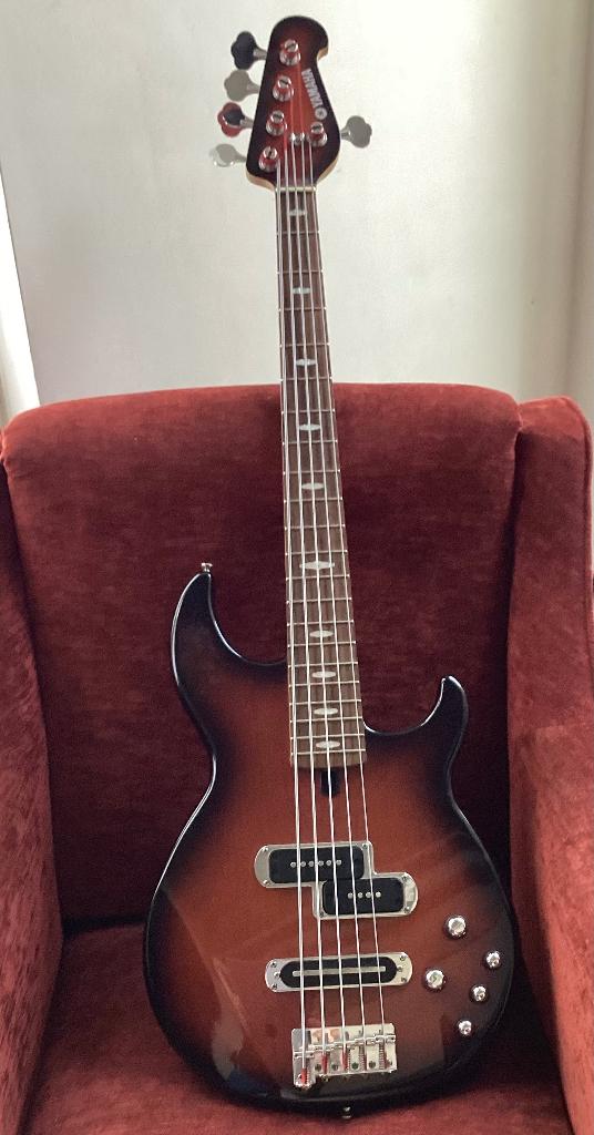 Yamaha BB615 5 snarige bas, Muziek en Instrumenten, Snaarinstrumenten | Gitaren | Bas, Ophalen of Verzenden, Zo goed als nieuw