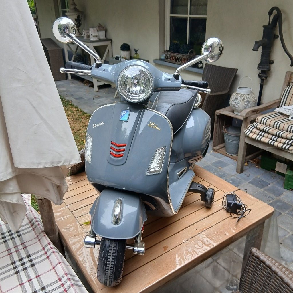 Electrische VESPA SPIRIT 6v kinderscooter, Zo goed als nieuw