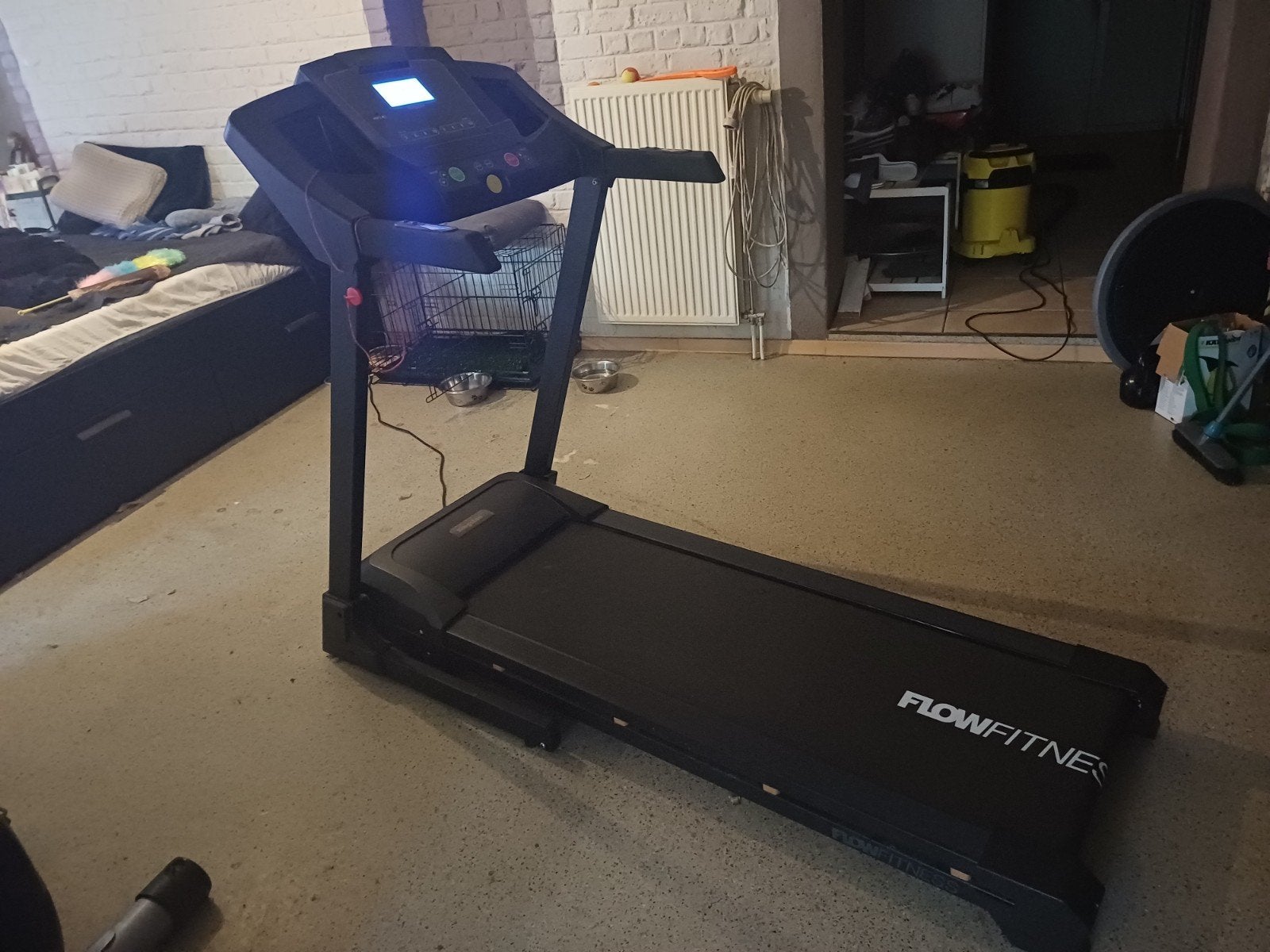 LoopbandFlow Fitness Kingston i – zo goed als nieuw, Sport en Fitness, Ophalen, Loopband