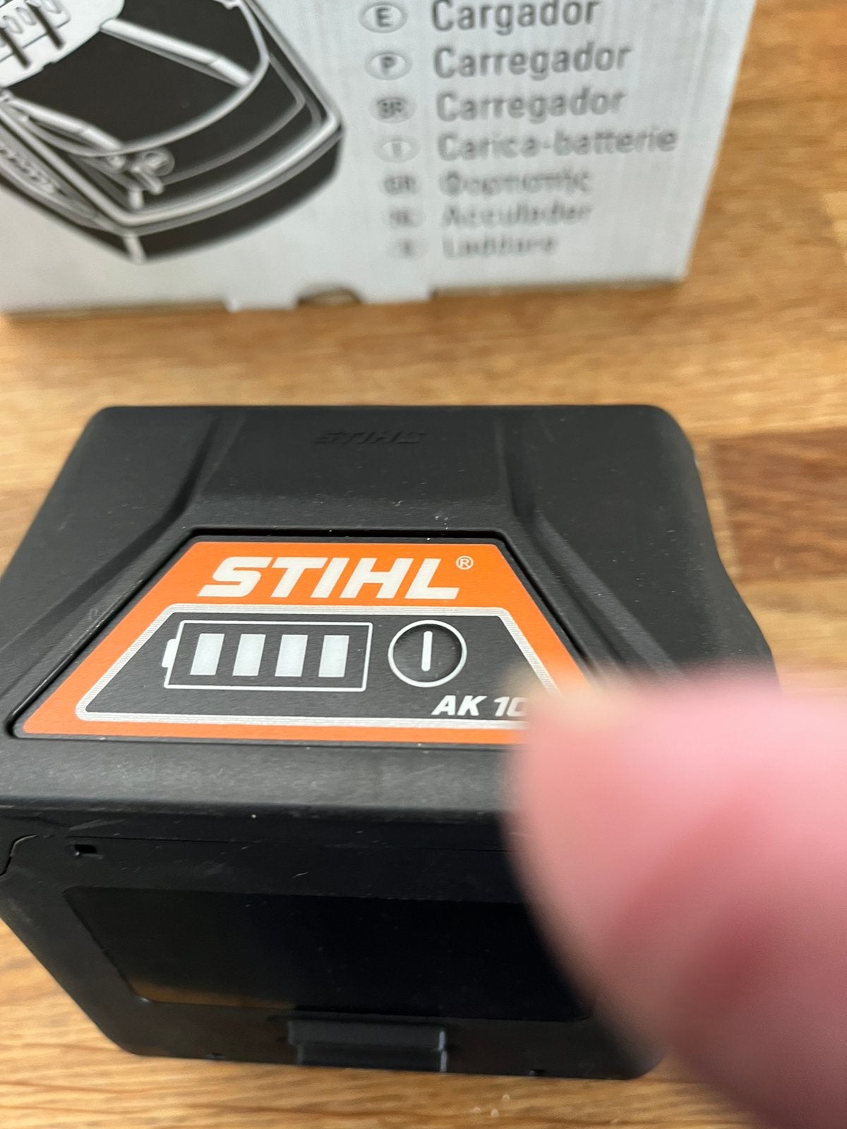 Stihl accu + lader, Tuin en Terras, Ophalen, Nieuw, Accu