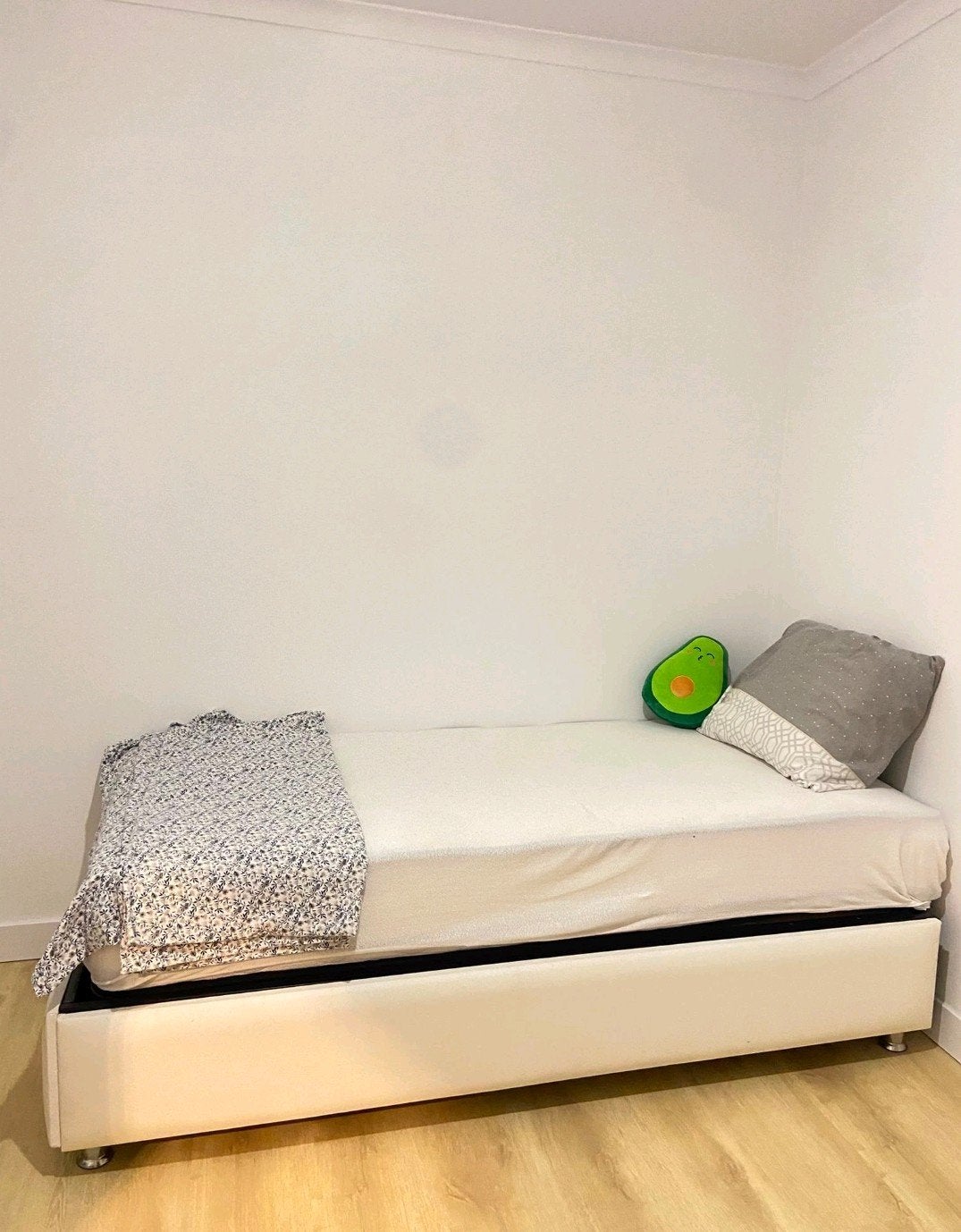 2 x een persoonbed met matras 90x200   Elke stuk is 175€, Ophalen