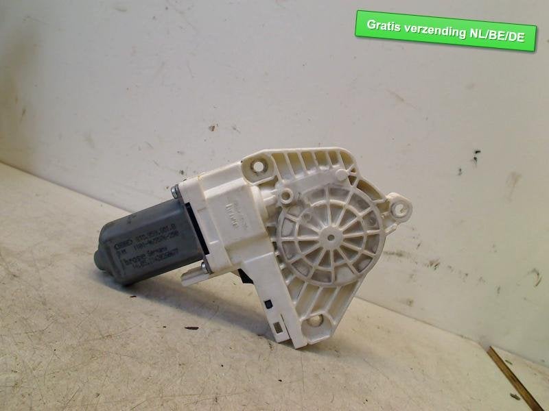 MOTEUR LEVE VITRE ELECTRIQUE AVANT GAUCHE Audi (8T0959801B), Autos : Pièces & Accessoires, Auto-Union-Straße  1,
85057  Ingolstadt, DE