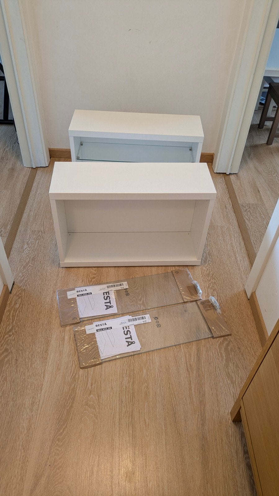 Ikea Besta 2 kastelementen en 3 glazen platen 60x20x38, Ophalen