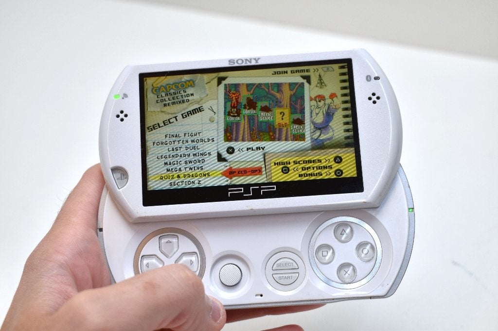PSP GO avec chargeur et jeux : un appareil rare !, Consoles de jeu & Jeux vidéo, Enlèvement ou Envoi, Utilisé, Blanc, PSP Go