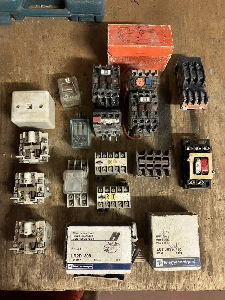 lot de télérupteurs et relais thermiques Telemecanique et.., Bricolage & Construction, Enlèvement ou Envoi, Utilisé, Autres types