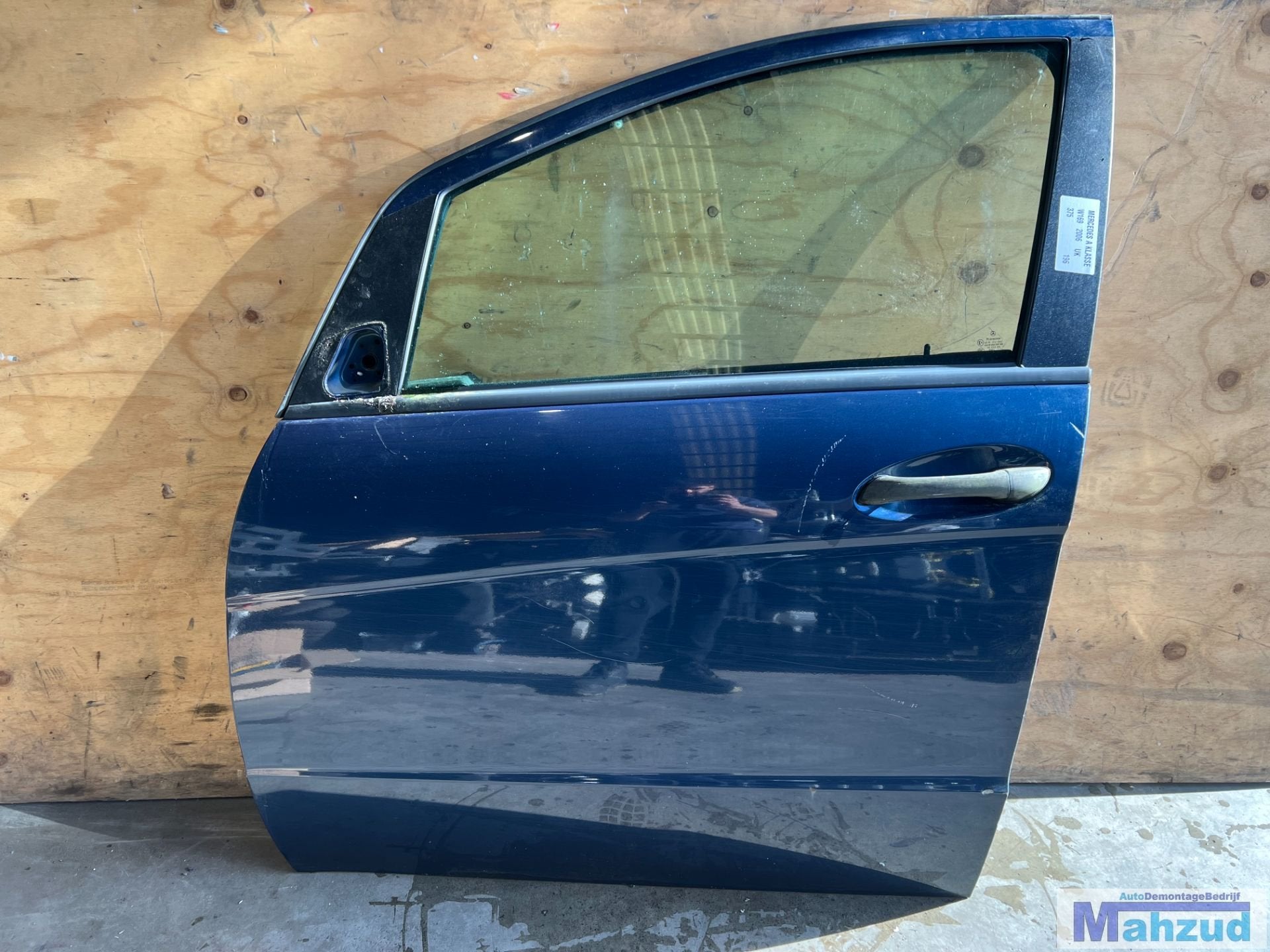 MERCEDES CLASSE A W169 Bleu 375 porte avant gauche 2004-2012, Mercedes-Benz AG, Mercedes-Benz, Utilisé, Mercedesstrasse 120
70372  Stuttgart, DE